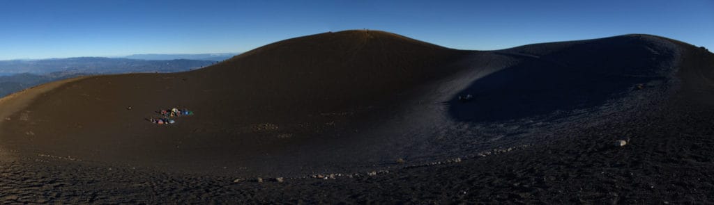 Crater el Plato en el Pico Mayor de Acatenango