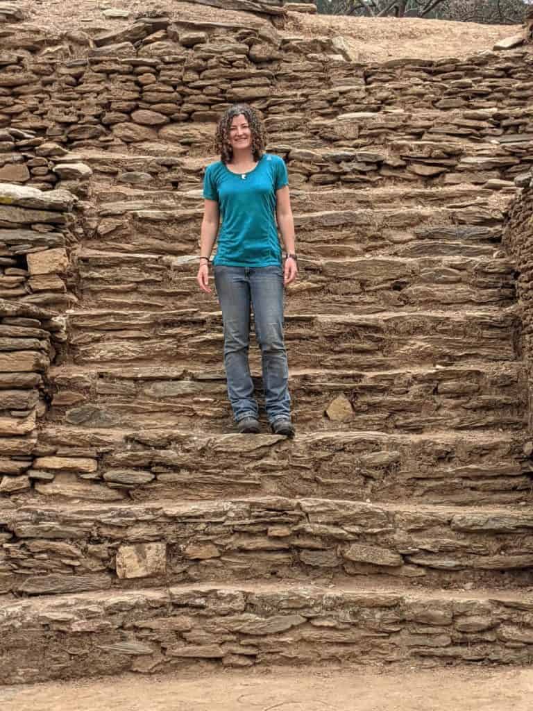 Yvonne en las ruins de Canillá Quiché, Guatemala