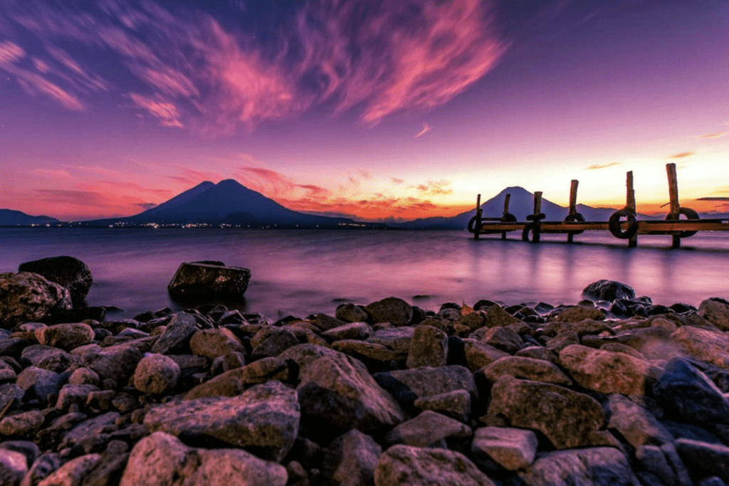 Atardecer en el Lago de Atitlán Guatemala