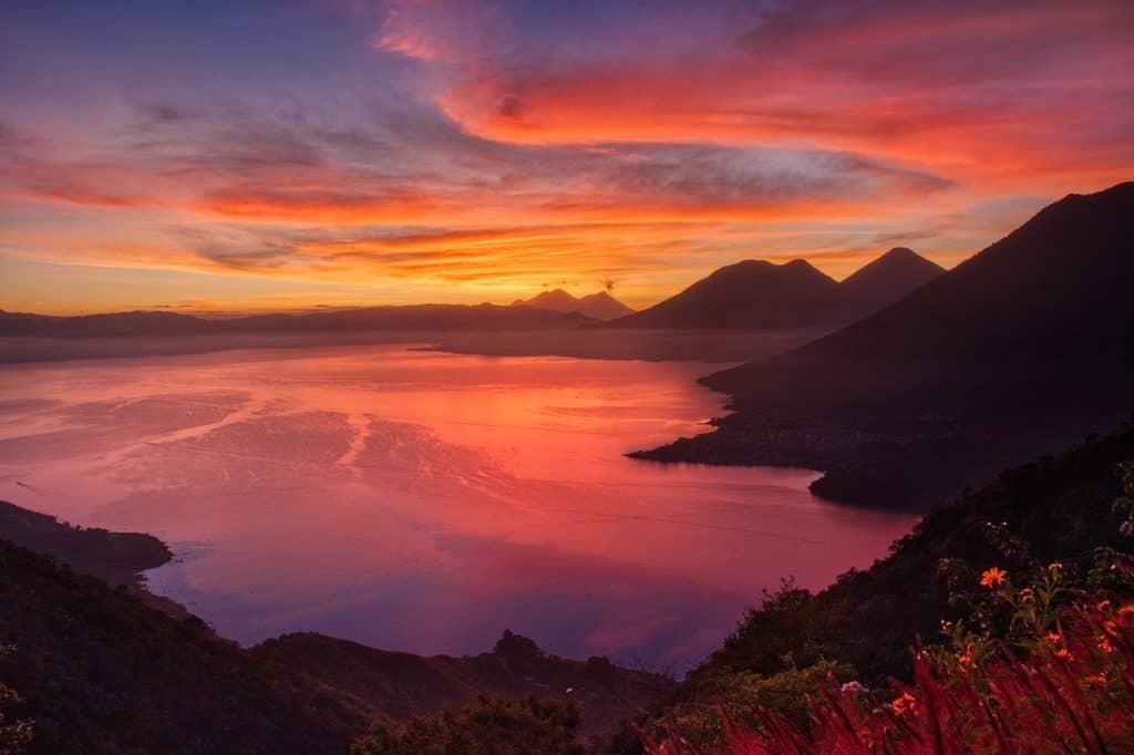 Amanecer sobre Atitlán Lukas-Jancicka