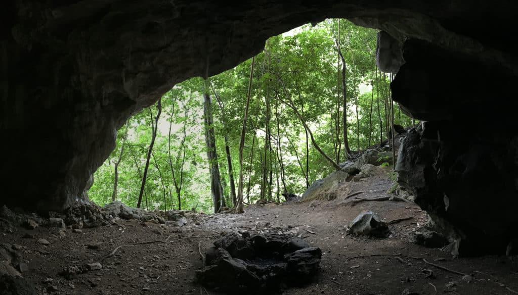 Cueva ceremonial en las laderas de El Boquerón
