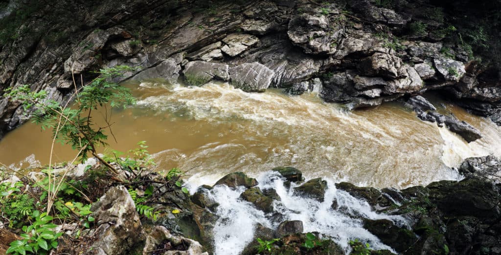 Cascada que desemboca en el Río Sauce en El Boquerón Izabal