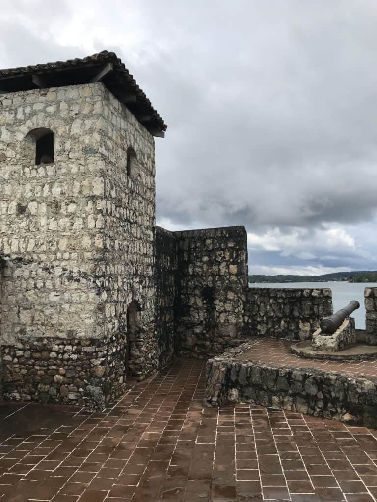 Torre de Bustamante, reconstruction of the second re-build of the Castillo de San Felipe, and a cannon.