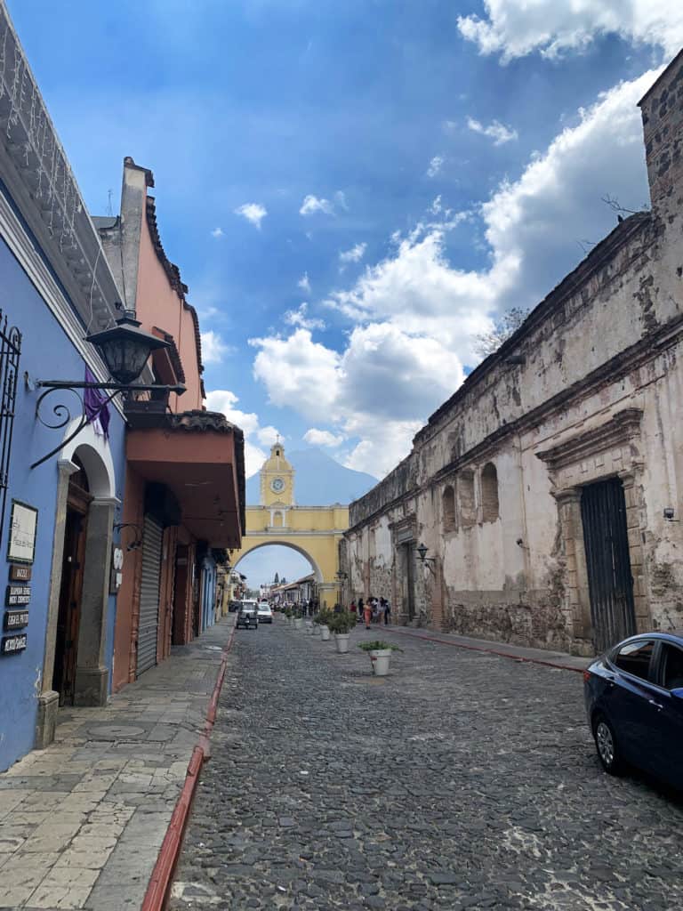 Calle del Arco - Cosas que hacer en Antigua Guatemala