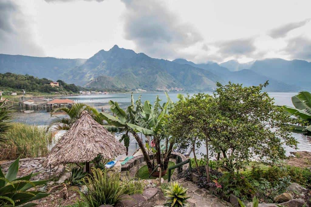 Eco-Hotel-Uxlabil con vistas a la cresta del Rostro Maya