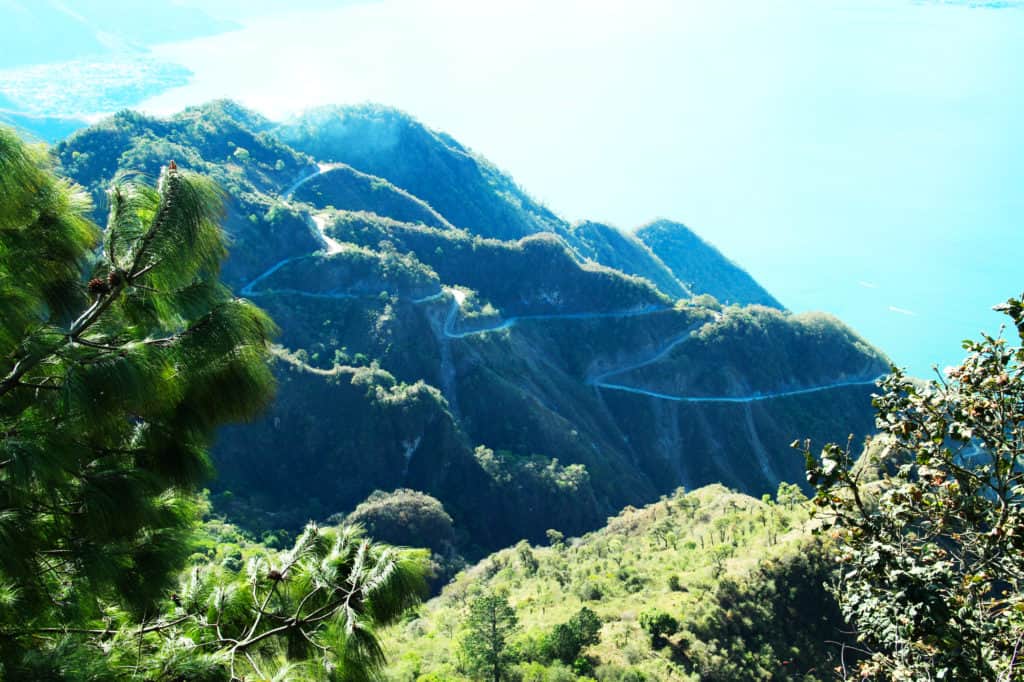 Camino de terracería hasta Santa Cruz la Laguna Guatemala