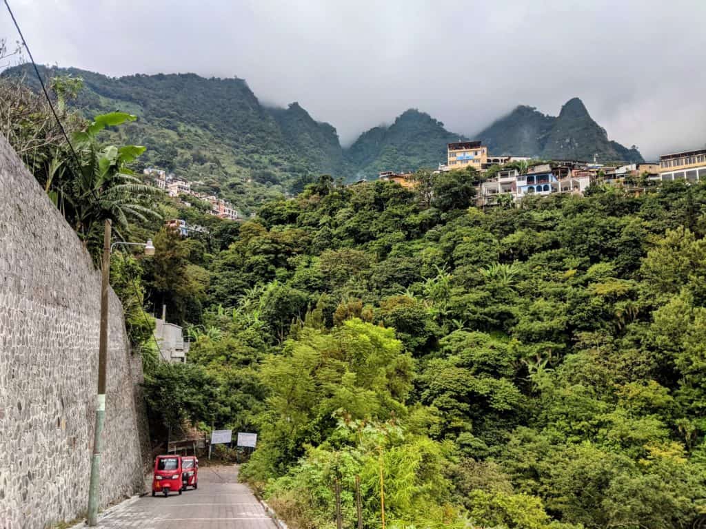 Road up to Santa Cruz la Laguna