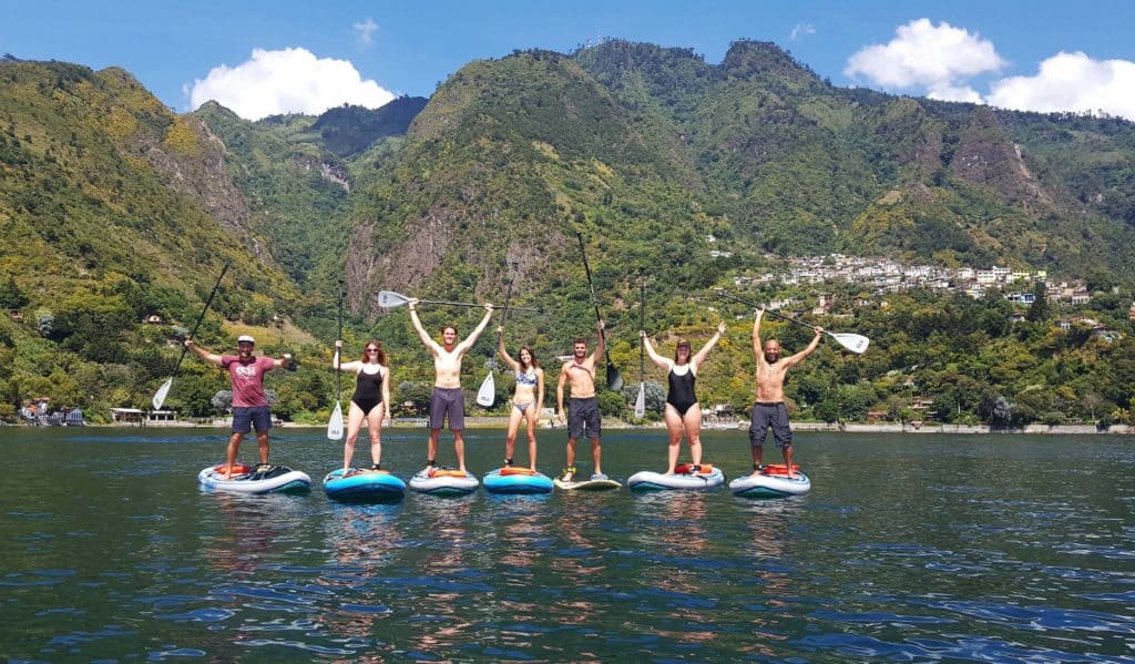 Tour de paddle-boarding (Surf de Remo) en Santa Cruz la Laguna Sololá Guatemala