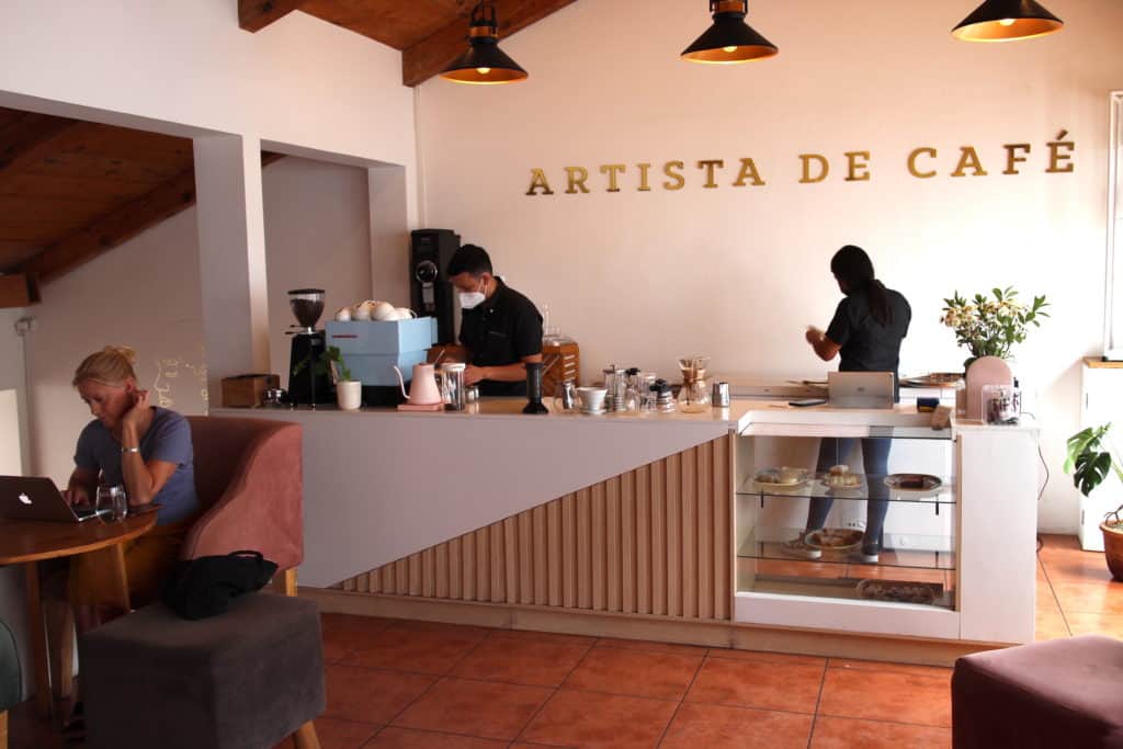 Artista de Café is a modern minimalist coffee shop in Antigua Guatemala