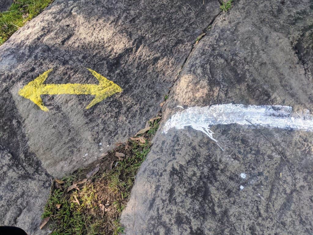 Señalización clara en el ascenso al volcán San Pedro