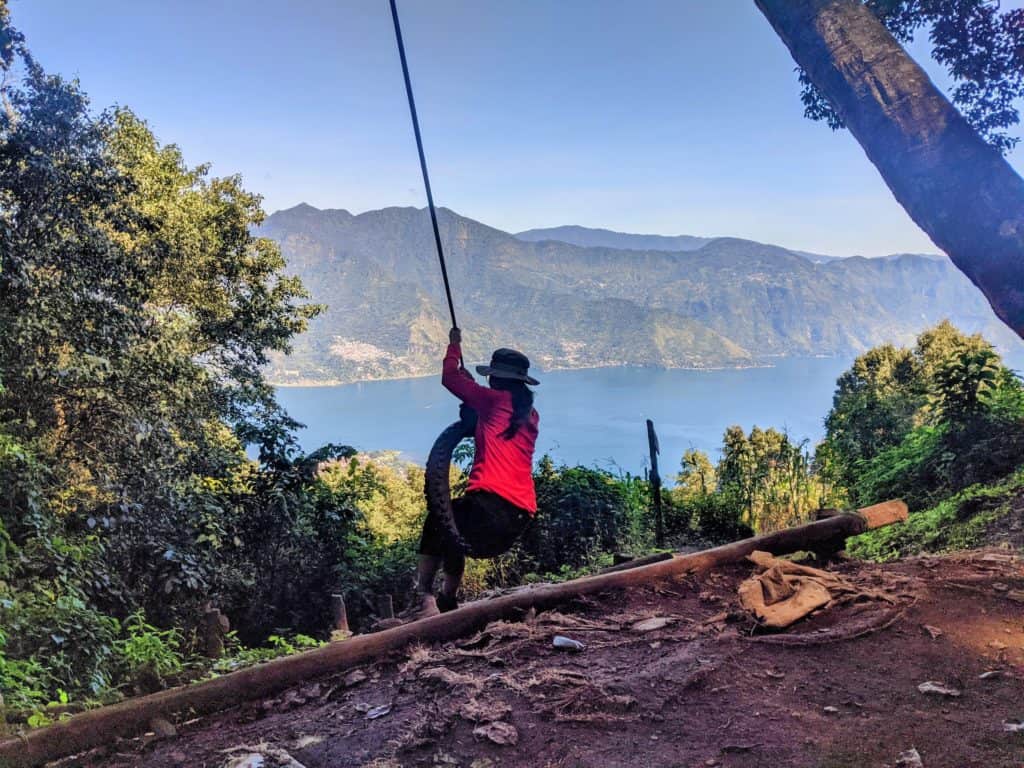 Disfrutando del columpio durante el ascenso al Volcán San Pedro