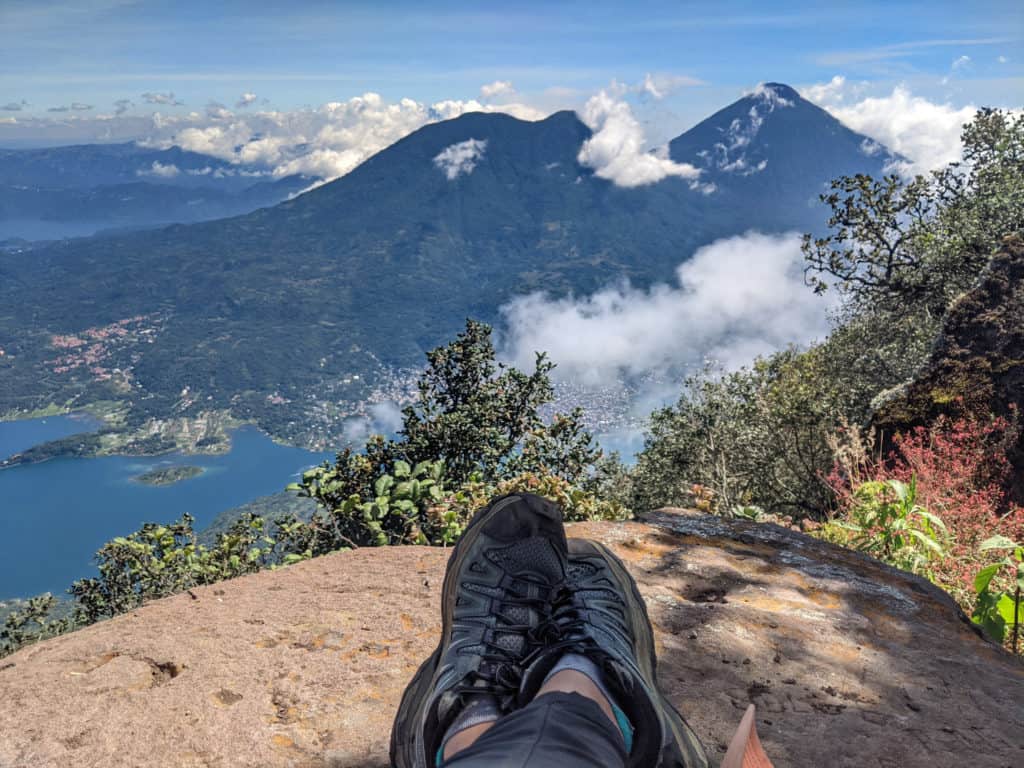 Disfrutando las vistas desde la cima del Volcán San Pedro