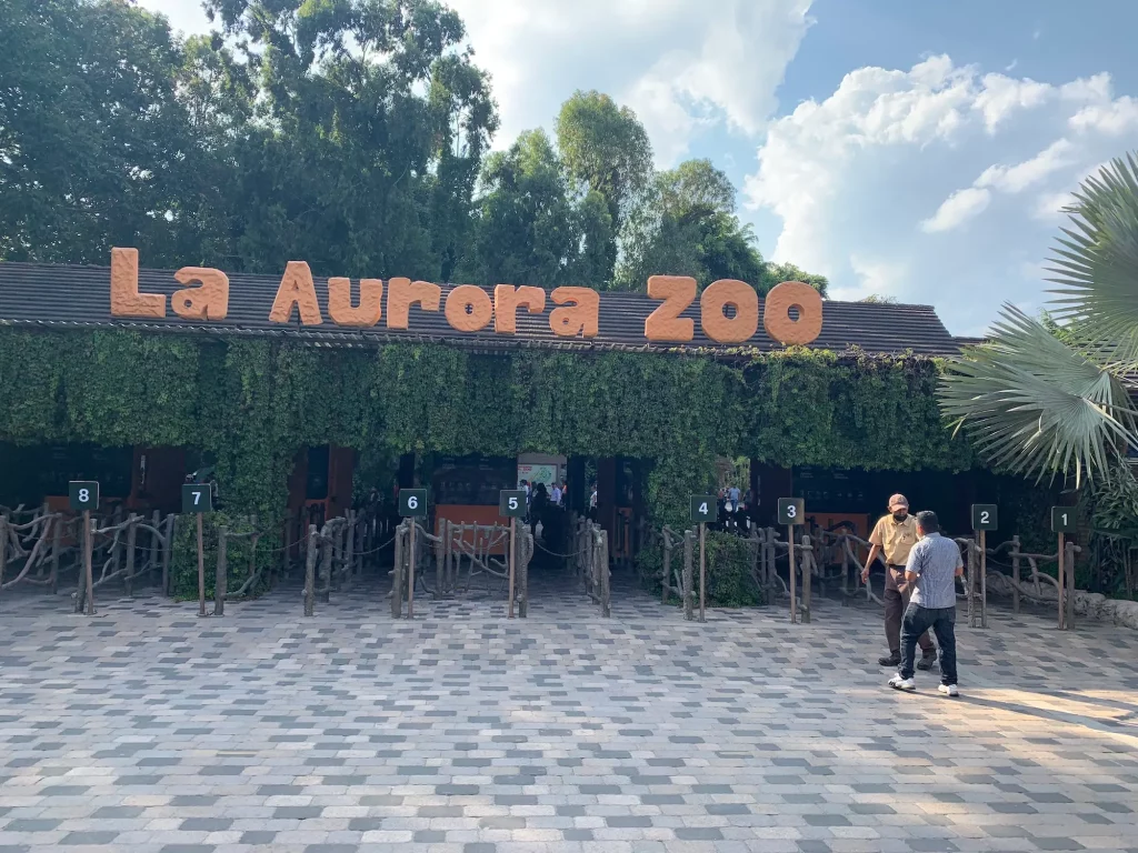 Entrada del Zoológico La Aurora en la zona 13, Cuidad de Guatemala