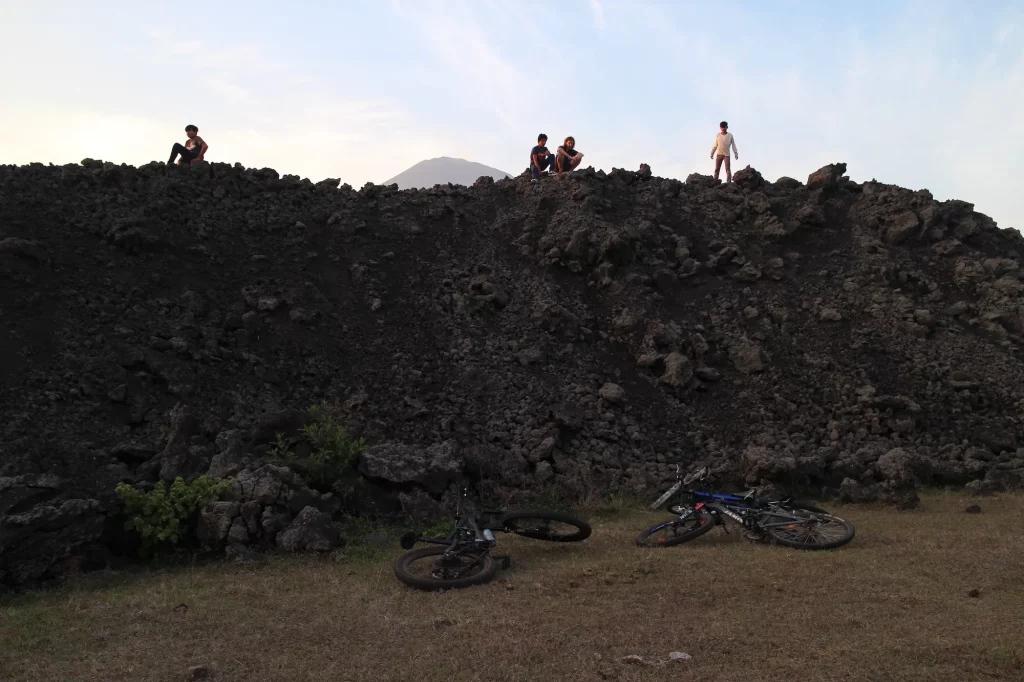 Explorando las coladas de lava de El Amate